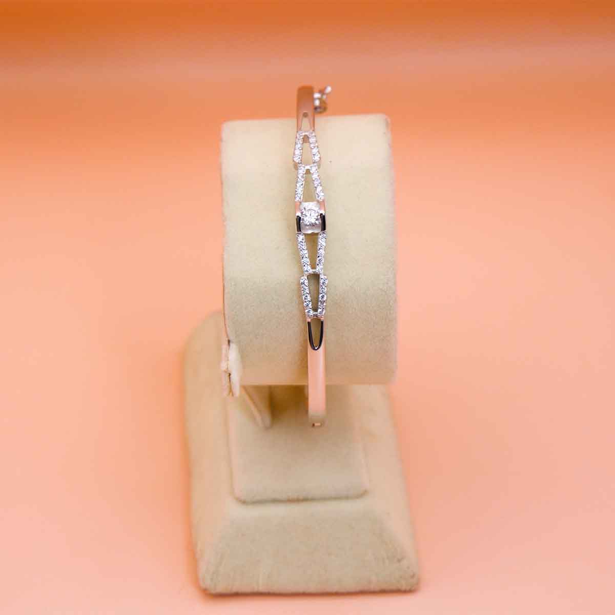 RADIANT ELEGANCE DIAMOND CUFF