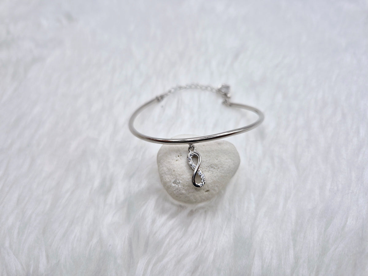 INFINITY CHARM SILVER CUFF KADA