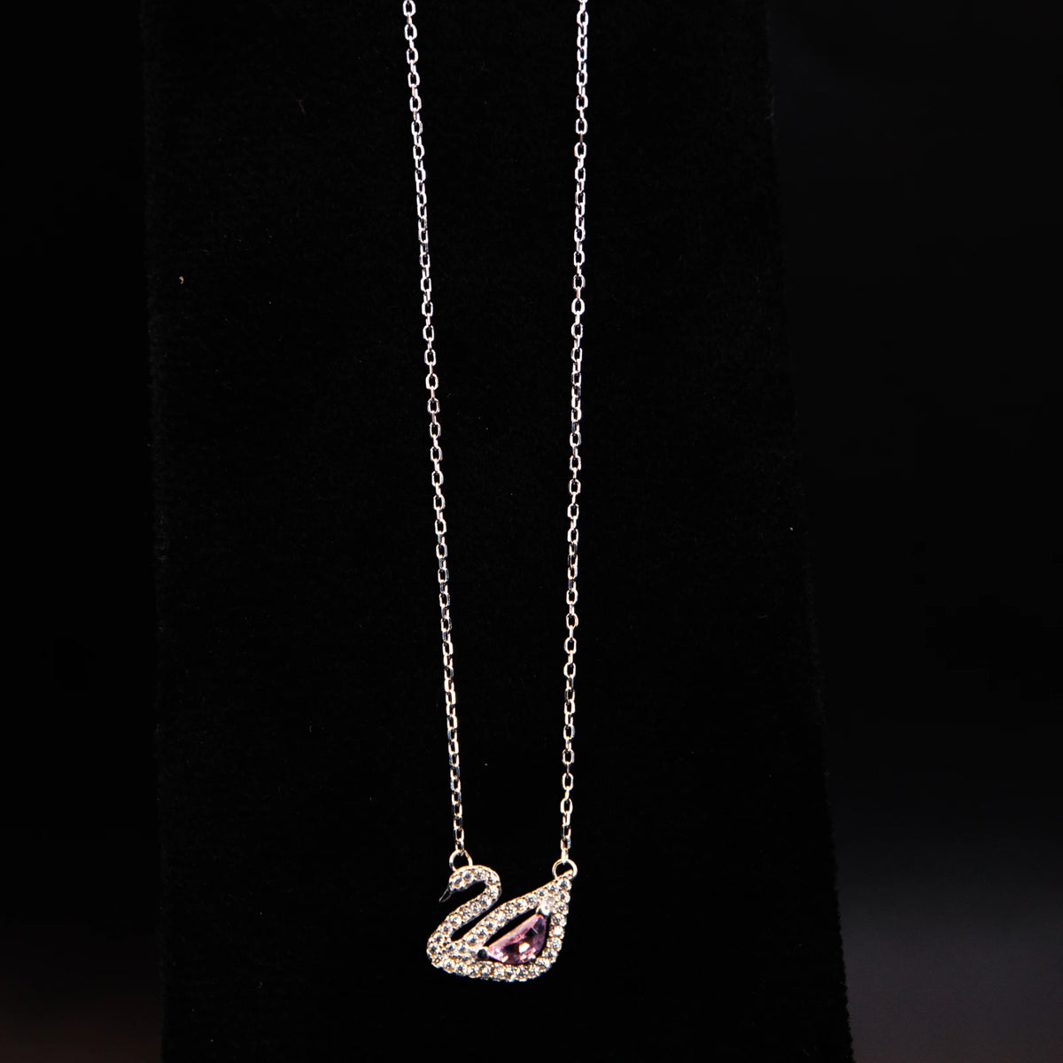 SILVER SWAN PENDENT WITH LINK CHAIN