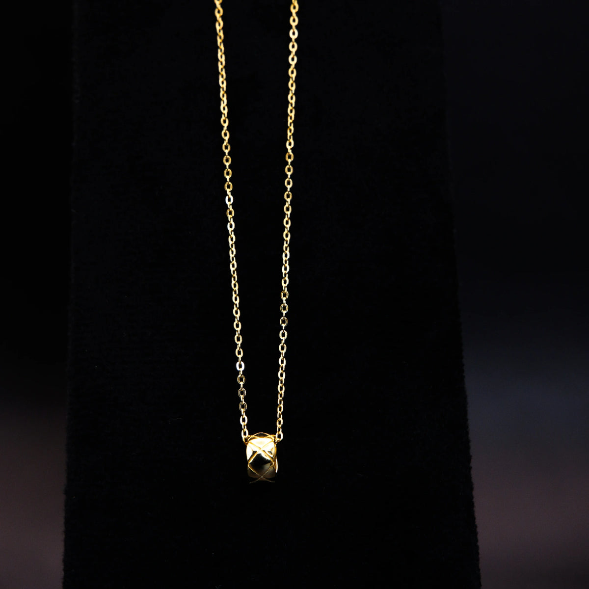 GOLD PLATED SILVER GEOMETRICAL PENDENT WITH LINK CHAIN