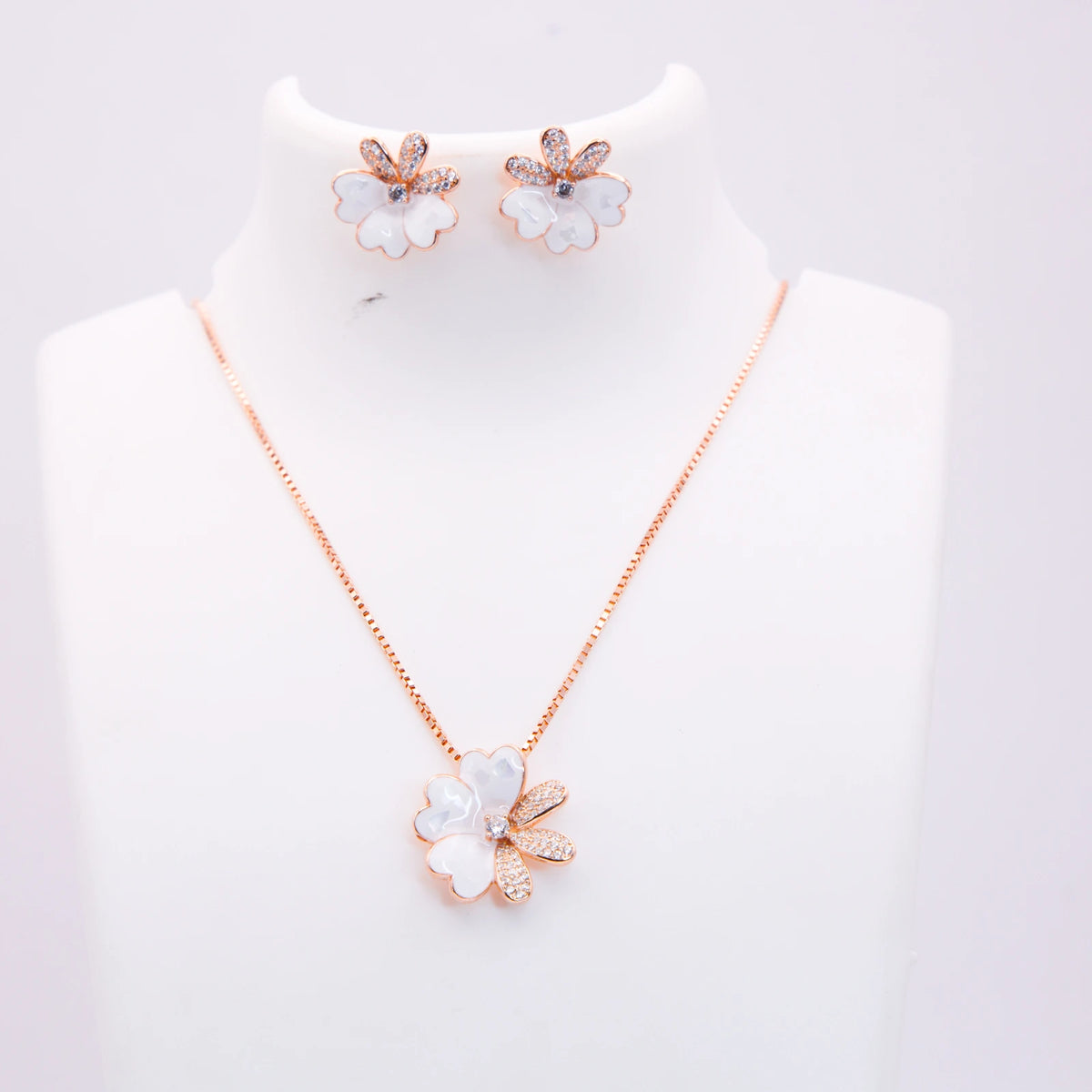 FLOWER OF LOVE PENDNET SET